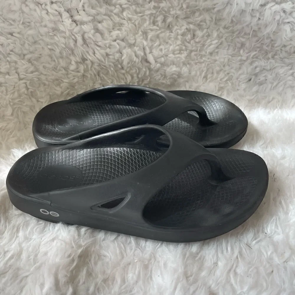 OOFOS Unisex original black thong sandals Revolutionary OOfoam size W7 M 5